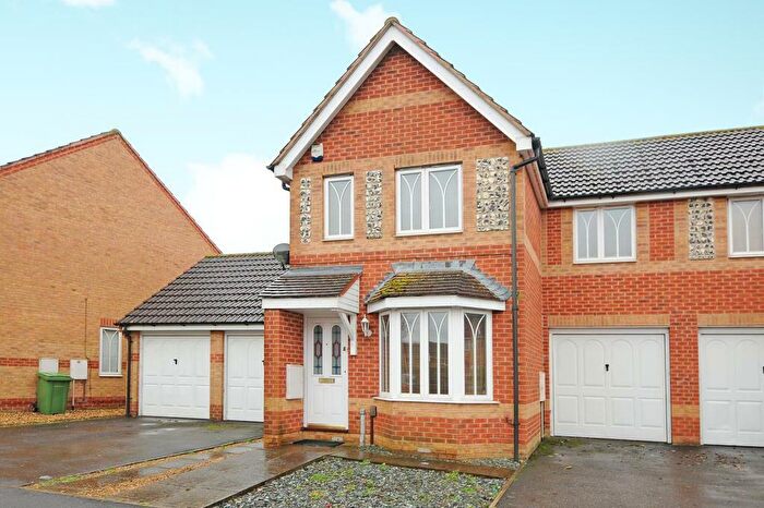 3 Bedroom Semi-Detached House To Rent In Horseshoe End, Newbury, RG14