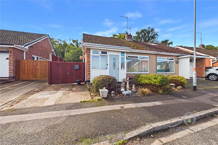 2 Bedroom Bungalow For Sale In Oakham Close, Northampton, NN3