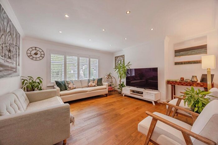 3 Bedroom Maisonette For Sale In Foxley Lane, Purley, CR8