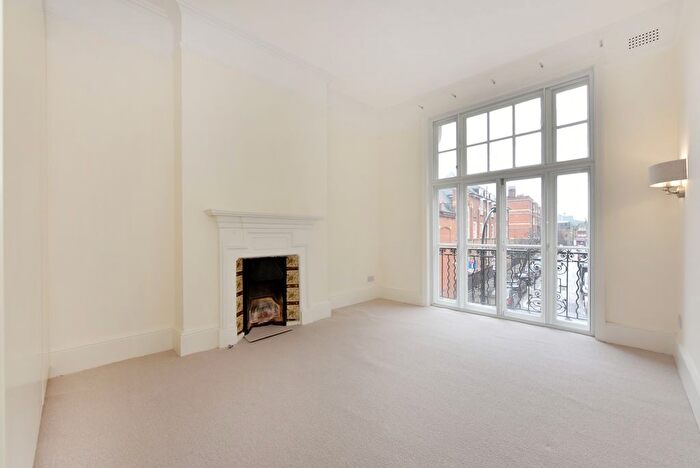 1 Bedroom Flat To Rent In Hammersmith Road, London, W14