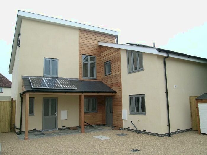 2 Bedroom House To Rent In Tolworth Road, Surbiton, KT6