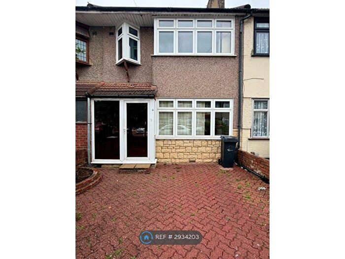 3 Bedroom Terraced House To Rent In Western Avenue, Dagenham, RM10
