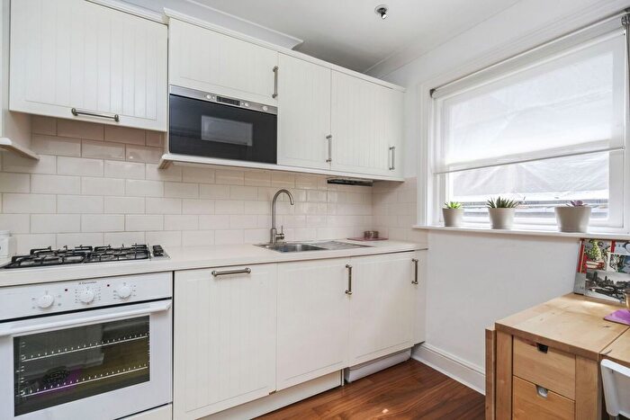 2 Bedroom Flat To Rent In Westbourne Park Road, Notting Hill Gate, London, W2