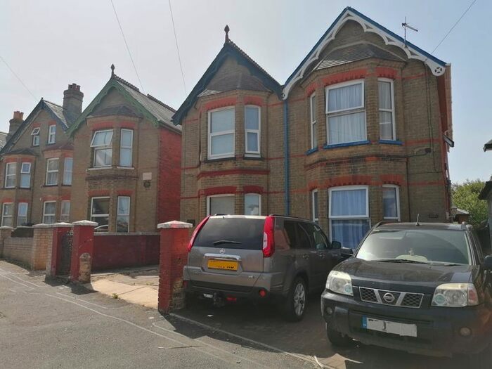3 Bedroom Semi-Detached House To Rent In Yarborough Road, East Cowes, PO32