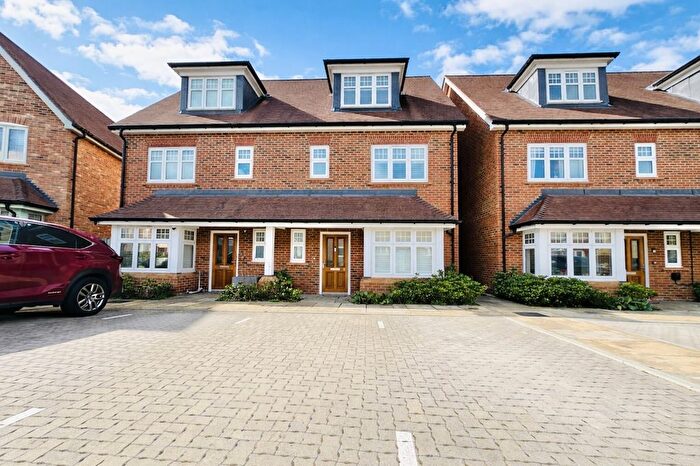 3 Bedroom Semi Detached House For Sale In Millpond Avenue, Crookham Village, Fleet, Hampshire, GU51