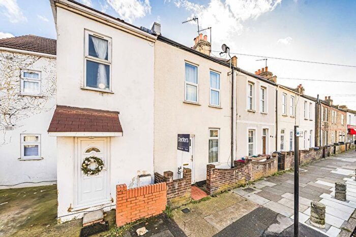 2 Bedroom Property To Rent In Worton Road, Isleworth, TW7