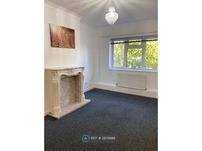 2 Bedroom Flat To Rent In Hayes Street, Bromley, BR2