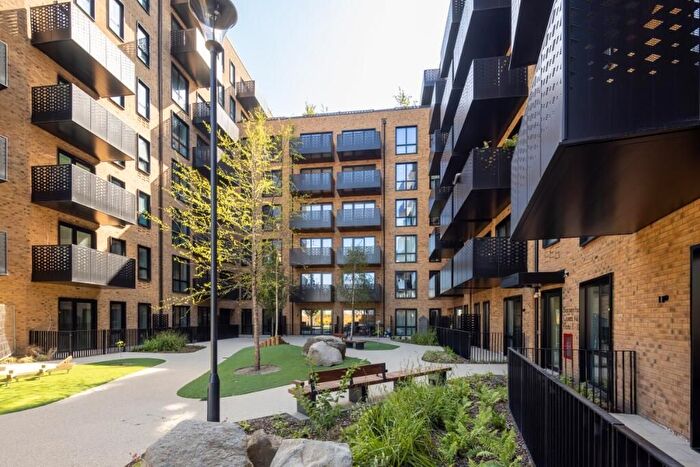 1 Bedroom Flat To Rent In Hanwell Square, London, London, W7