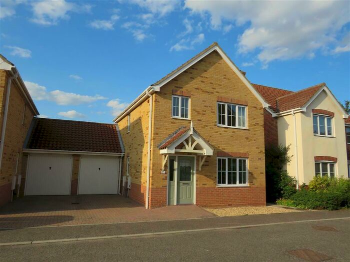 3 Bedroom Detached House To Rent In Balmoral Close, Attleborough, NR17