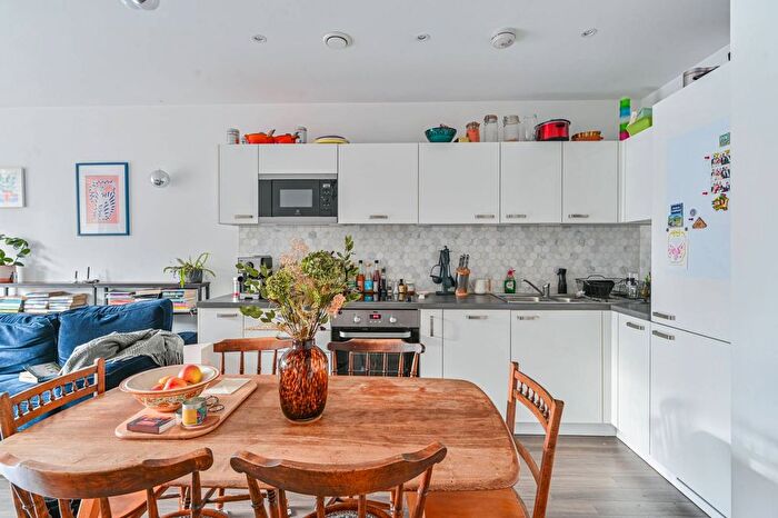 1 Bedroom Flat For Sale In Adenmore Road, Catford, London, SE6