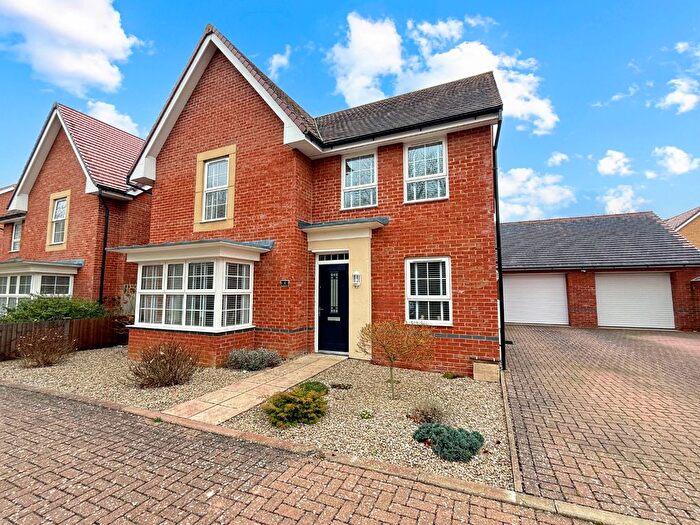 4 Bedroom Detached House For Sale In Visa View, Dunstable, LU6
