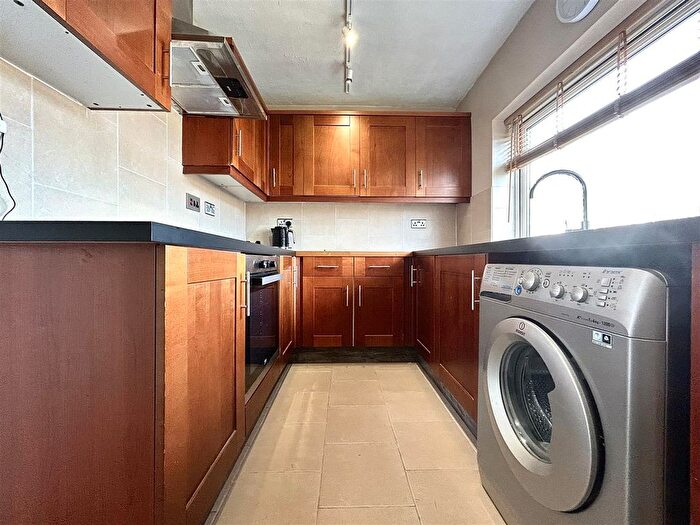 3 Bedroom Flat To Rent In Riversmeet, Hertford, SG14