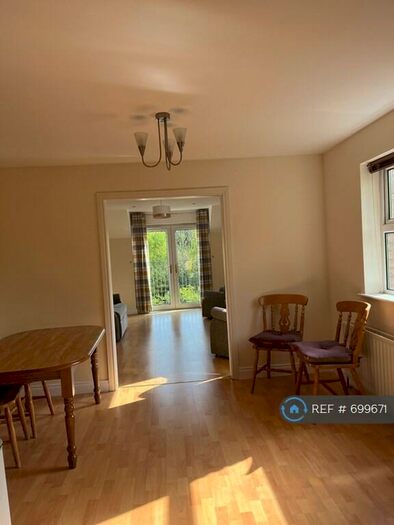 2 Bedroom Flat To Rent In Minnowburn Mews, Belfast, BT8