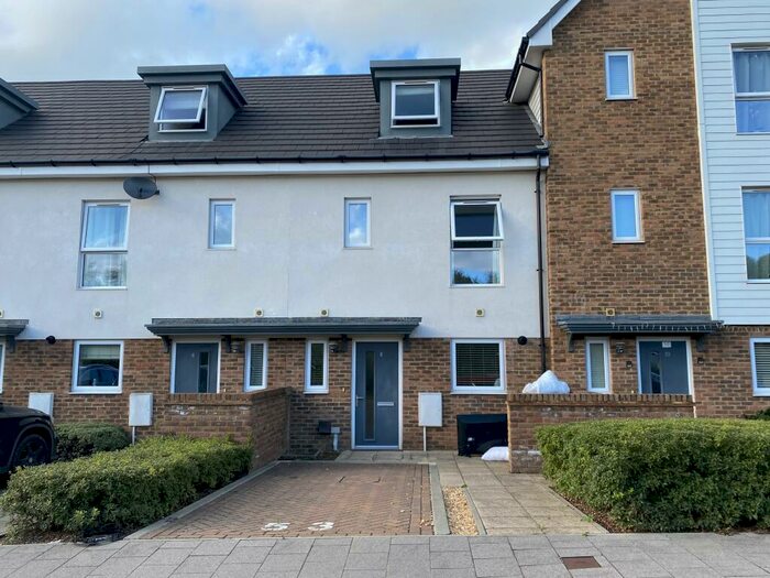 3 Bedroom House To Rent In Rookfield Road, Faygate, Horsham, RH12