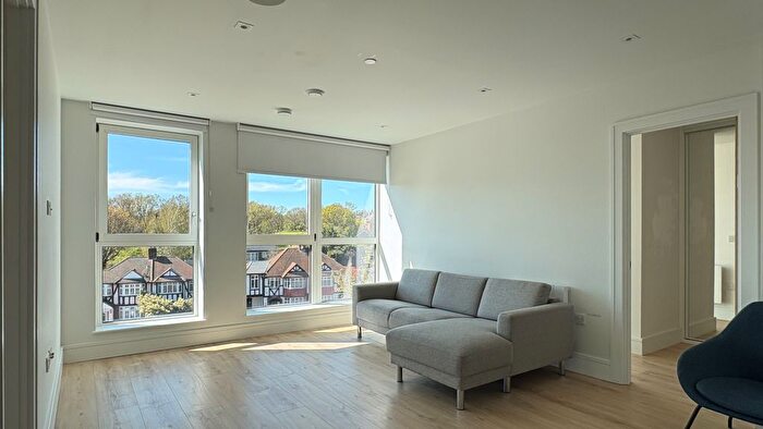 2 Bedroom Flat To Rent In Beverley Way, New Malden, SW20