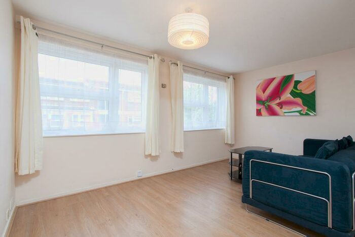 1 Bedroom Flat To Rent In Larch Close, SW12