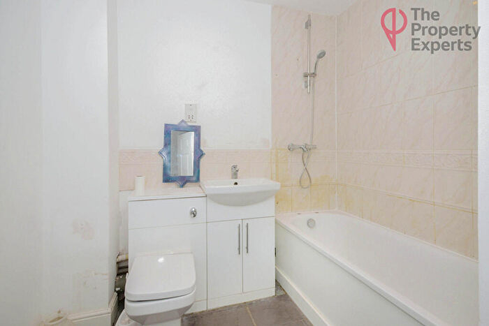 2 Bedroom Apartment For Sale In Sovereign Place, Harrow, HA1
