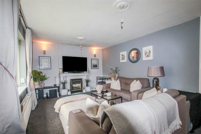 2 Bedroom Maisonette To Rent In Meggeson Avenue, Southampton, SO18