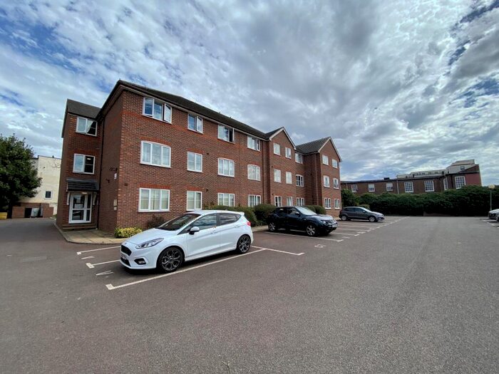 2 Bedroom Apartment To Rent In Chalfont Court, Northampton, NN1