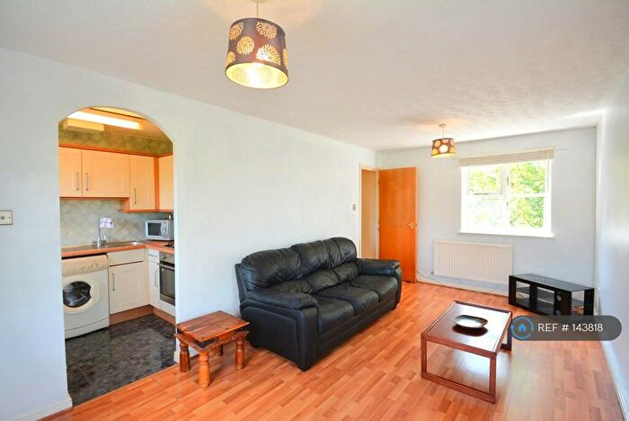 2 Bedroom Flat To Rent In Riddell Court, Salford, M5