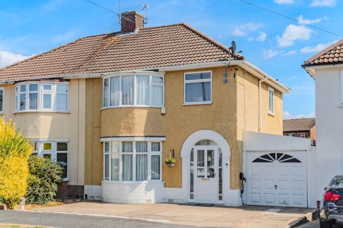 3 Bedroom Semi-Detached House For Sale In Charlecote Avenue, Leicester, LE3