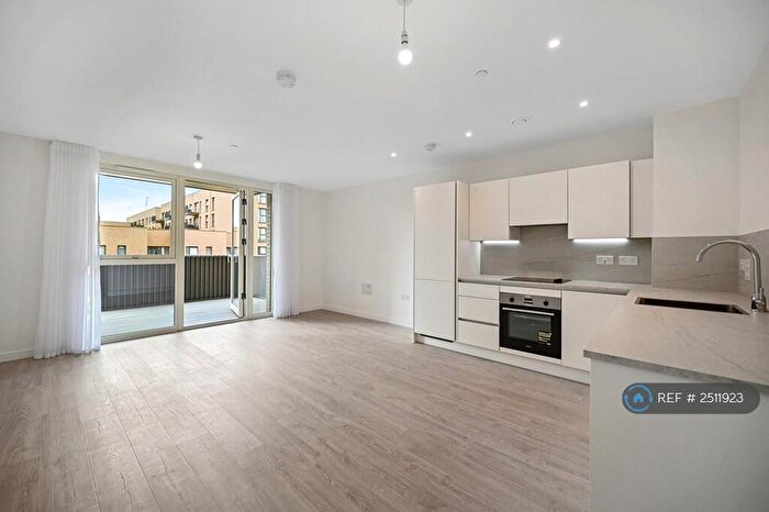 3 Bedroom Flat To Rent In Gannet Apartments, London, NW9