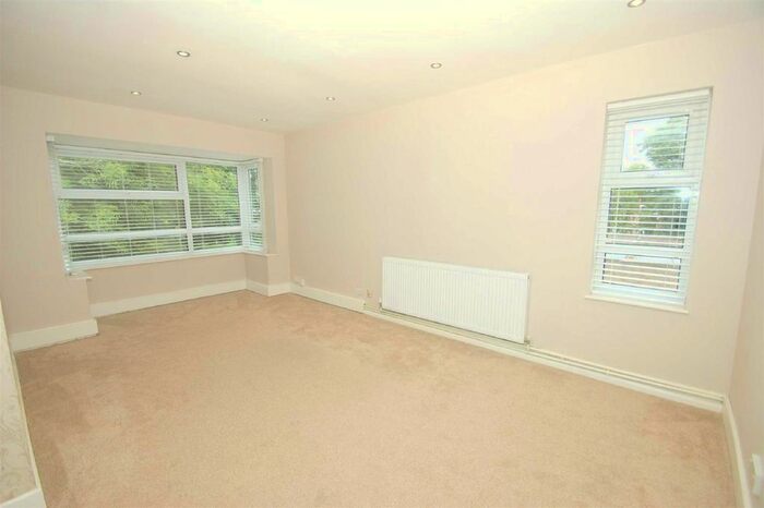 2 Bedroom Flat To Rent In Robinwood Court, Roundhay, Leeds, LS8
