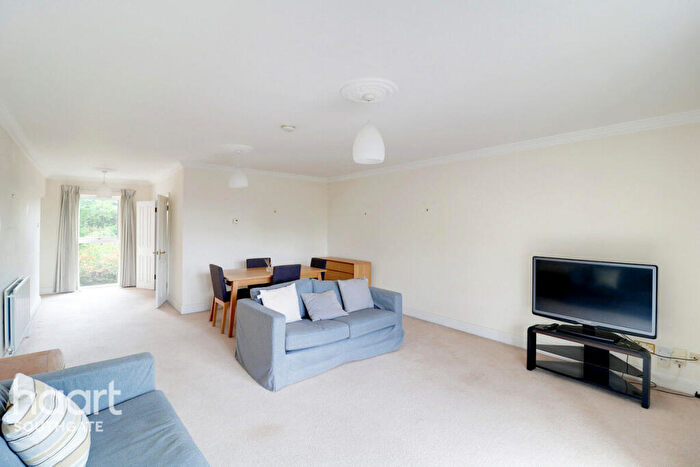 2 Bedroom Apartment For Sale In Aldermans Hill, London, N13
