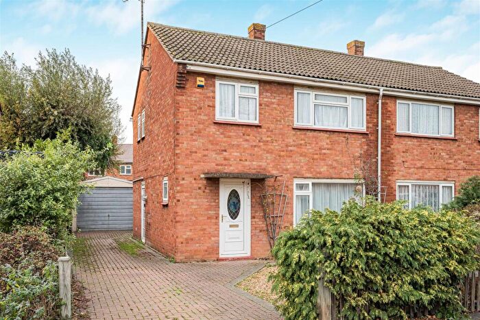 3 Bedroom Semi Detached House For Sale In Fairbairn Road, Cambridge, CB4