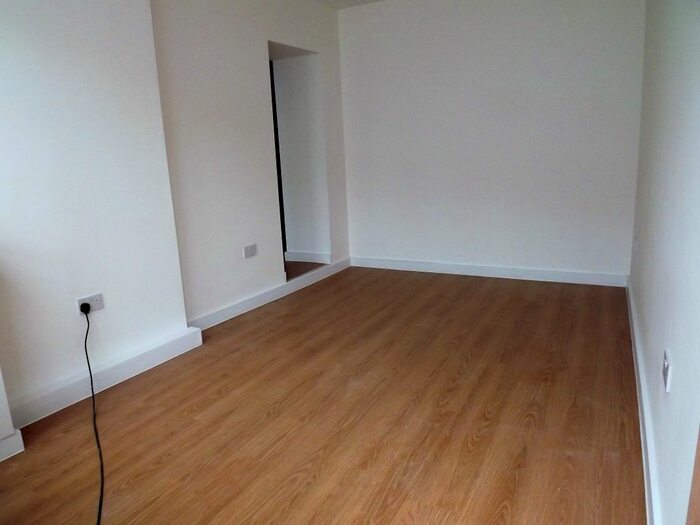 1 Bedroom Flat To Rent In Hamlet Court Road, Westcliff-On-Sea, SS0