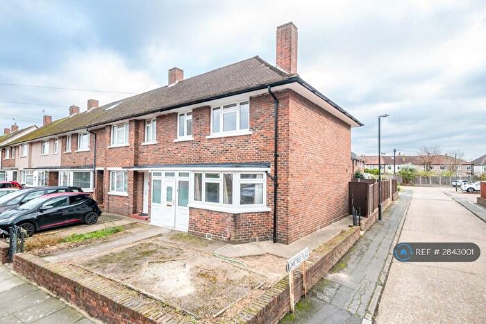 3 Bedroom End Of Terrace House To Rent In Oakleigh Way, Mitcham, CR4