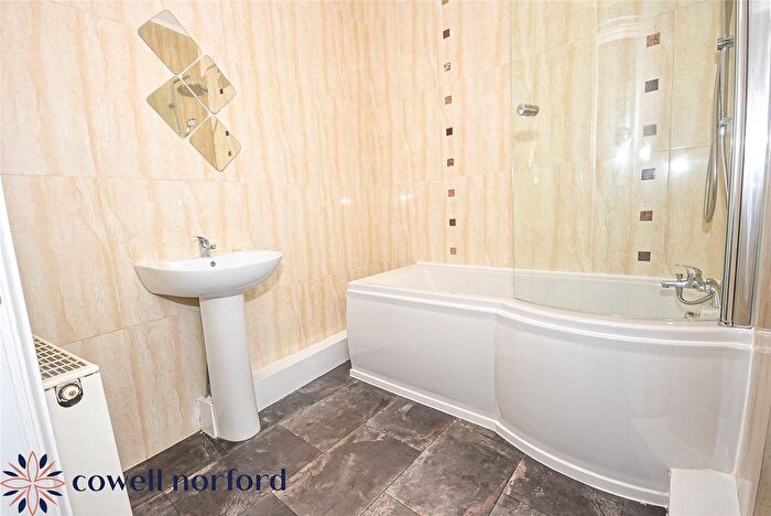 2 Bedroom Flat For Sale In Halliwell Street, Milnrow, Rochdale, Greater Manchester, OL16