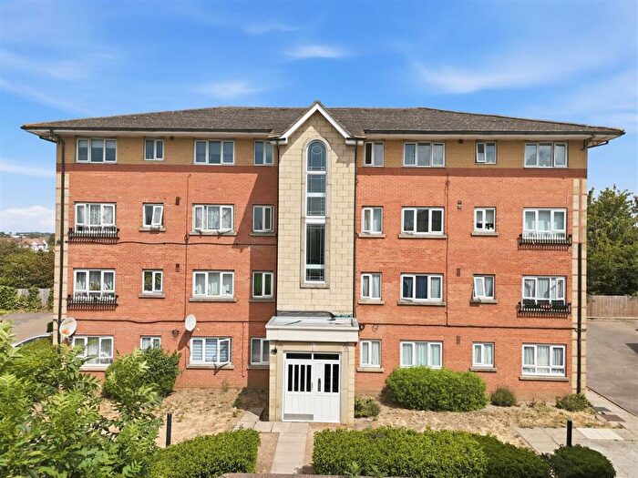 2 Bedroom Flat For Sale In Buxton Close, London, N9