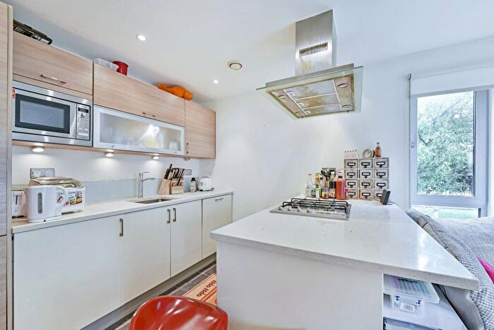 2 Bedroom Flat To Rent In East India Dock Road, Poplar, London, E14