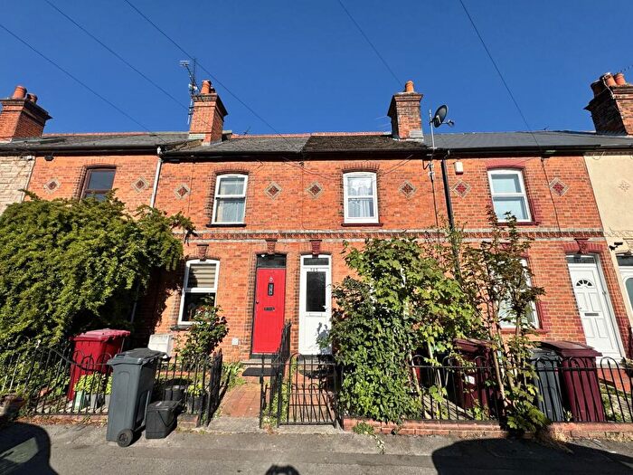 3 Bedroom Terraced House For Sale In Elgar Road, Reading, RG2