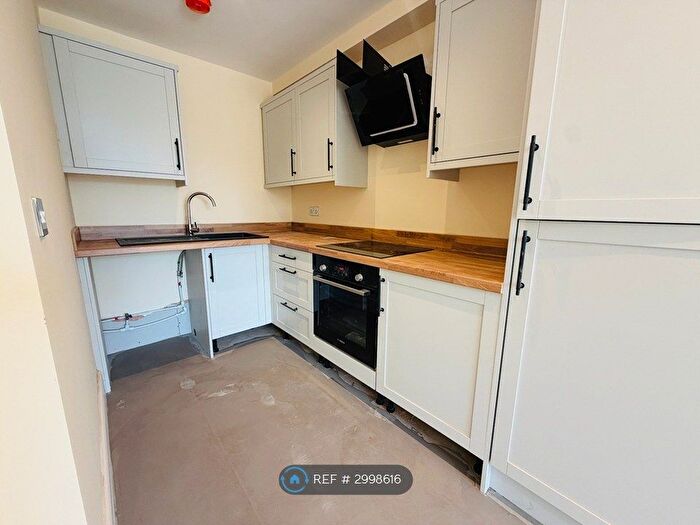 1 Bedroom Flat To Rent In Richardshaw Lane, Pudsey, LS28