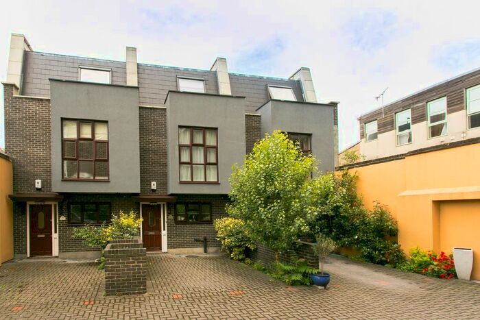 4 Bedroom Semi-Detached House To Rent In Larkhall Lane, London, SW4