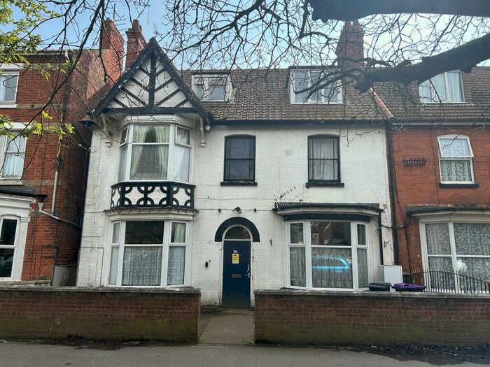 1 Bedroom Flat For Sale In Scarbrough Avenue, Skegness, PE25