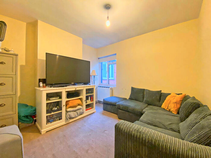 3 Bedroom Maisonette To Rent In Fleet Road, Fleet, GU51