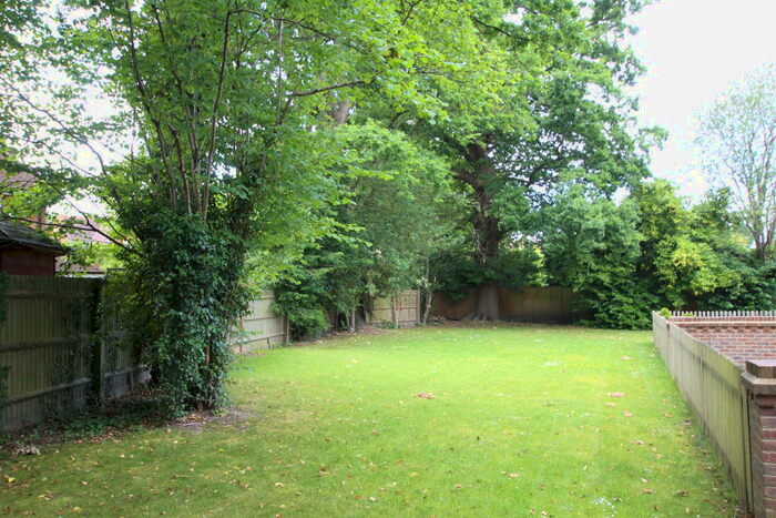 1 Bedroom Flat To Rent In Wayside Court, (), Horley, RH6