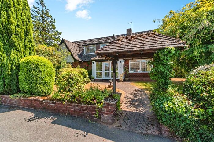3 Bedroom Detached House For Sale In Rushall Close, Walsall, WS4