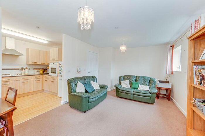 2 Bedroom Flat For Sale In Dyche Road, White Willows, S8