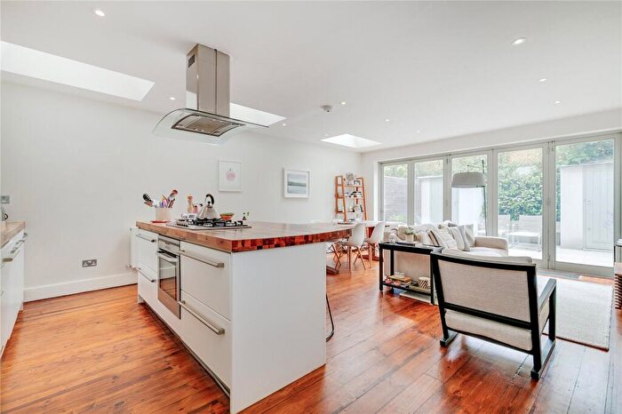 2 Bedroom Apartment To Rent In Manchuria Road, SW11