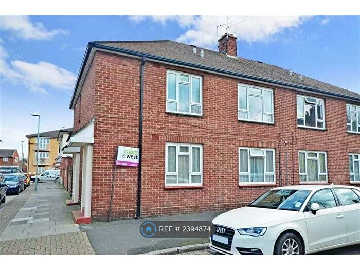 2 Bedroom Flat To Rent In Temple Street, Portsmouth, PO1