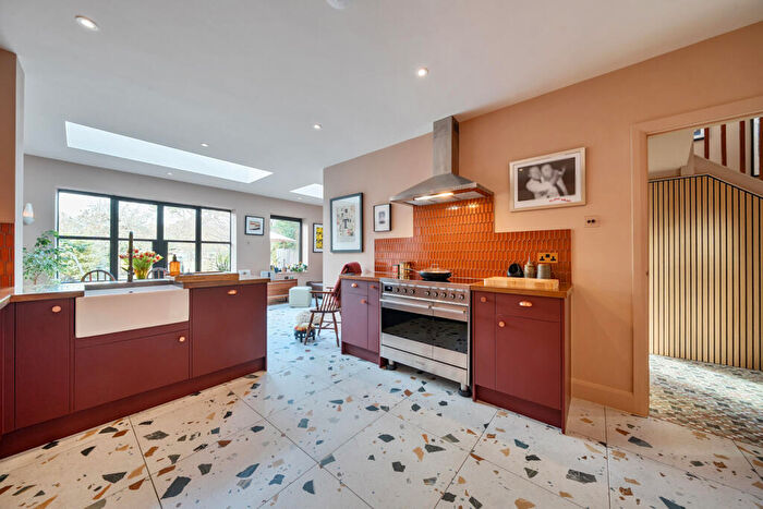 3 Bedroom Semi Detached House For Sale In Court Road, London, SE9