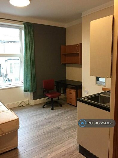 1 Bedroom Flat To Rent In Claremont, Bradford, BD7