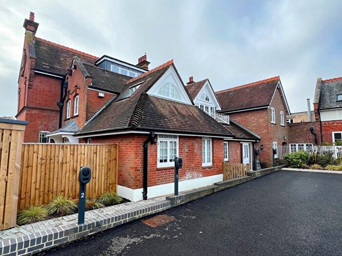 2 Bedroom Flat To Rent In Milton Green, Christchurch Road, New Milton, Hampshire., BH25