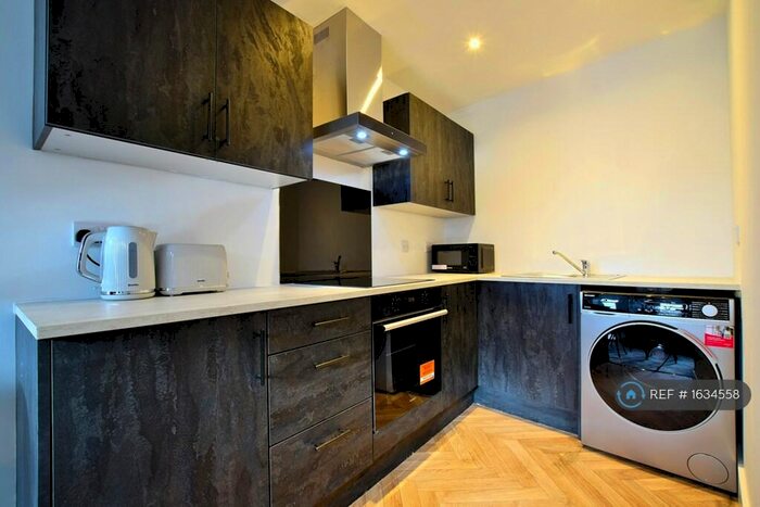 2 Bedroom Flat To Rent In Manchester Road East, Manchester, M38