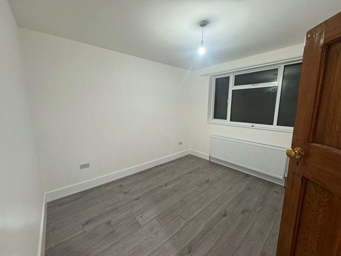 2 Bedroom Flat To Rent In Ashbourne Avenue, Harrow, HA2