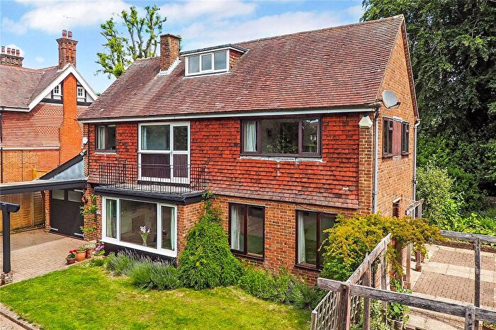 4 Bedroom Detached House For Sale In The Avenue, Petersfield, Hampshire, GU31